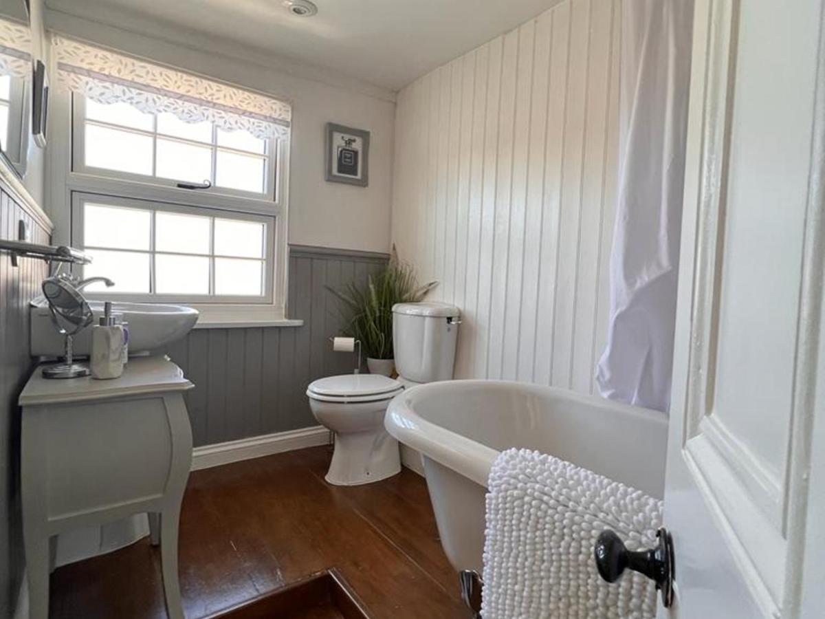 Bridewell Cottage In The Heart Of Tenterden - Pass The Keys Exterior foto